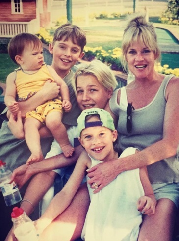 Alexander Bauer with her mom and siblings.